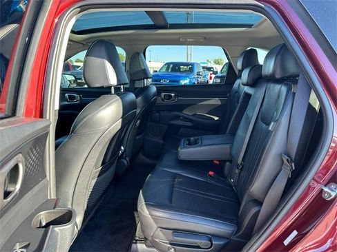 Used 2025 Kia Sorento S w/ Panoramic Sunroof Package image 10