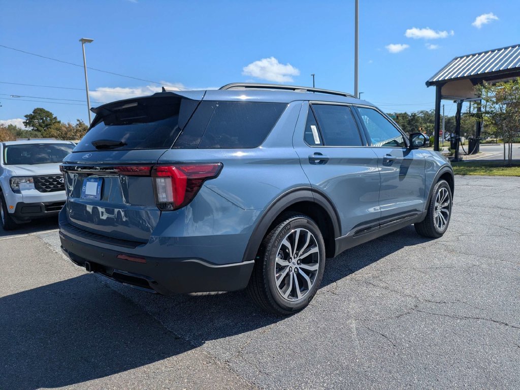 New 2027 Ford Explorer ST-Line RWD image 4