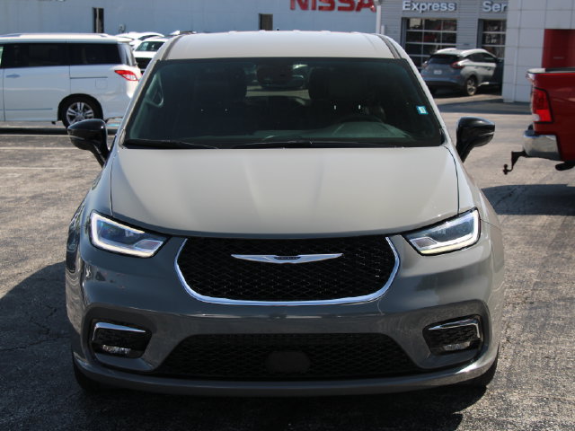 Used 2025 Chrysler Pacifica Select FWD image 7