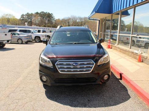 Used 2017 Subaru Outback 2.5i Premium AWD/4WD image 2