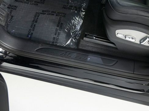 Certified 2026 Porsche Macan AWD/4WD image 23
