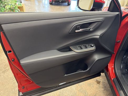 Used 2023 Toyota Crown XLE image 28