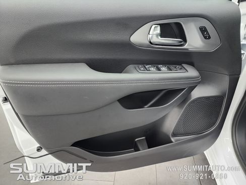 New 2026 Chrysler Pacifica Select image 45