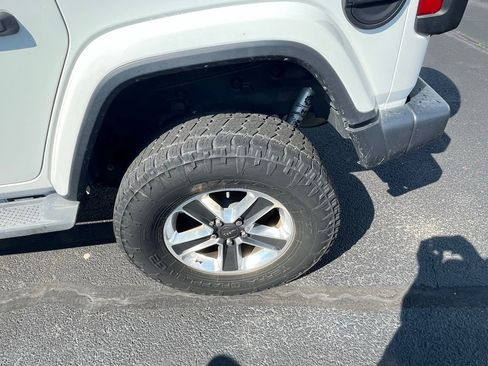 Used 2019 Jeep Wrangler Unlimited Sahara AWD/4WD image 5