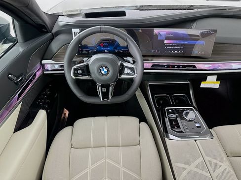 Used 2026 BMW 760i xDrive w/ Executive Package AWD/4WD image 19