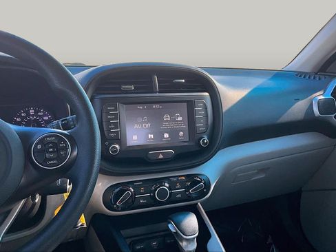 Used 2020 Kia Soul LX FWD image 6