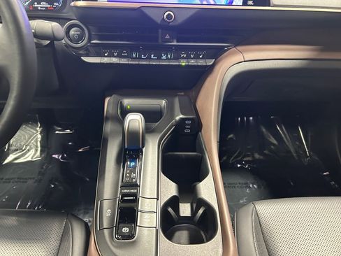 Used 2023 Toyota Crown Limited image 13