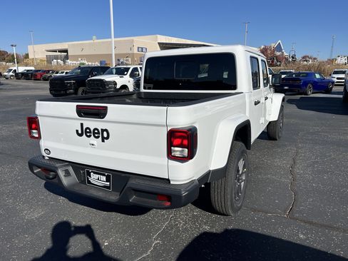 New 2026 Jeep Gladiator Sport AWD/4WD image 8