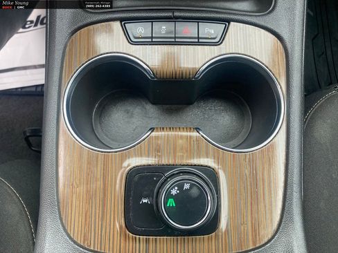 Used 2022 GMC Acadia SLE FWD image 27