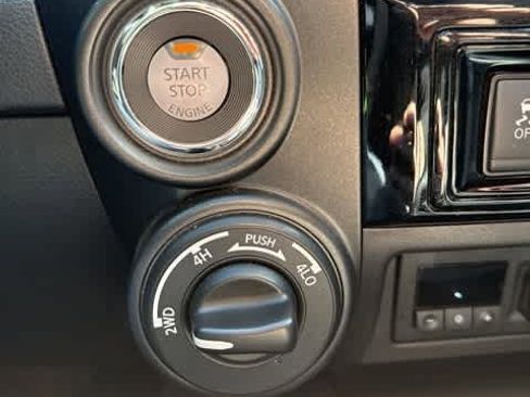 Used 2021 Nissan Titan PRO-4X w/ Pro-4x Convenience Package image 21