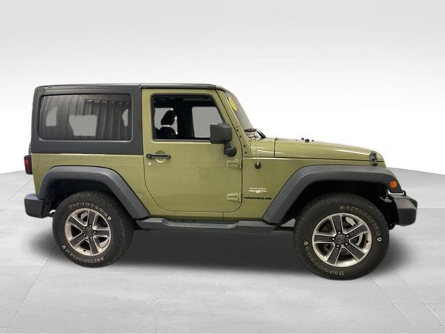 Used 2013 Jeep Wrangler Sahara w/ Connectivity Group AWD/4WD image 8