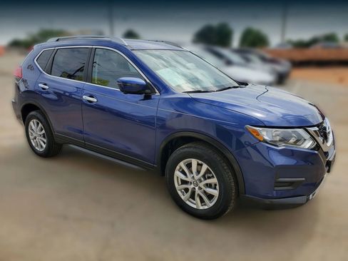 Used 2017 Nissan Rogue SV w/ SV Premium Package AWD/4WD image 16