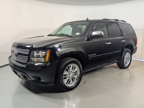 Used 2008 Chevrolet Tahoe LTZ w/ LTZ Preferred Equipment Group RWD image 3