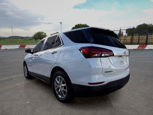 Used 2022 Chevrolet Equinox LS w/ LS Convenience Package FWD image 4