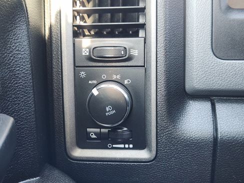 Used 2018 RAM 1500 Express RWD image 20