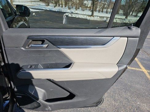 Used 2024 GMC Acadia Elevation image 16