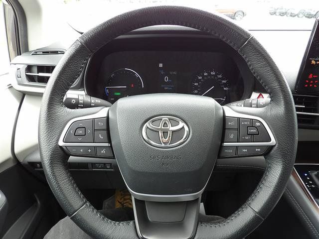 Used 2022 Toyota Sienna XLE FWD image 17