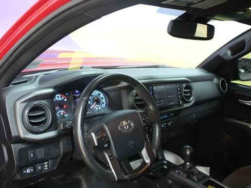 Used 2020 Toyota Tacoma TRD Sport AWD/4WD image 14
