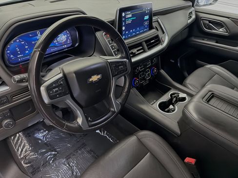 Used 2022 Chevrolet Suburban LT AWD/4WD image 7