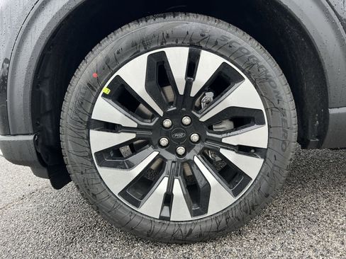 New 2026 Ford Explorer Platinum image 12