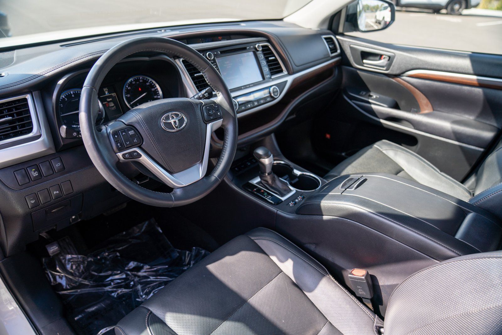 Used 2016 Toyota Highlander Limited AWD/4WD image 4