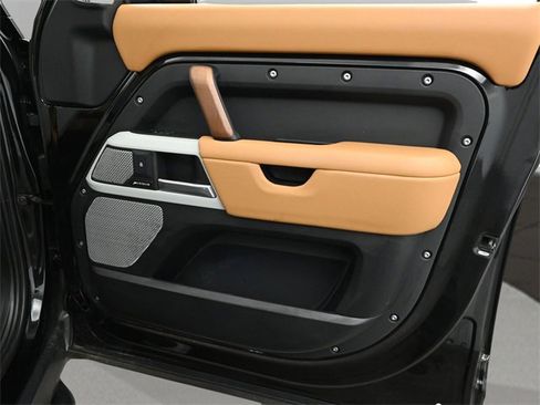 Used 2024 Land Rover Defender 130 S image 21