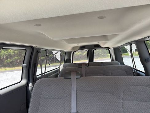 Used 2025 Chevrolet Express 3500 LT w/ LT Preferred Equipment Group RWD image 4