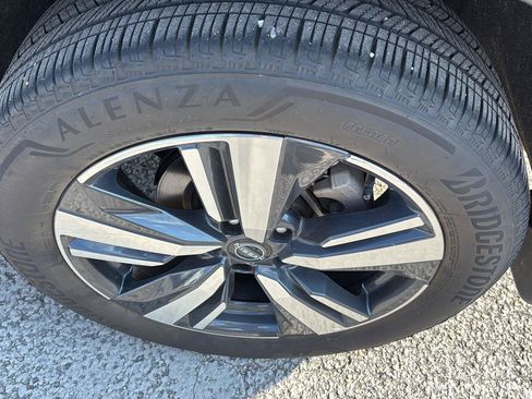 Used 2025 Nissan Rogue SL FWD image 11