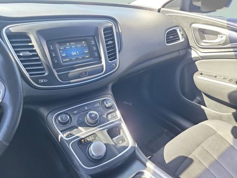 Used 2015 Chrysler 200 Limited w/ Convenience Group image 29