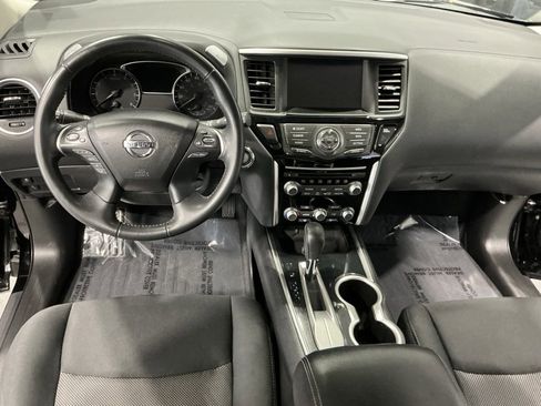 Used 2020 Nissan Pathfinder SV image 17