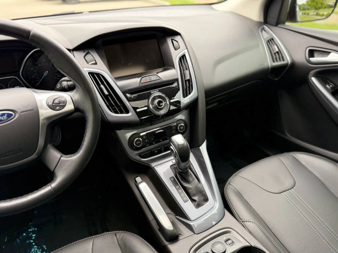 Used 2014 Ford Focus Titanium FWD image 19