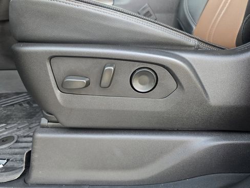 Used 2025 Chevrolet Silverado 2500 High Country w/ High Country Premium Package image 13