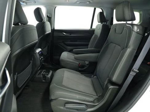 Used 2023 Jeep Grand Cherokee L Laredo image 26