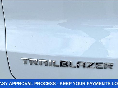Used 2024 Chevrolet TrailBlazer LS FWD image 30