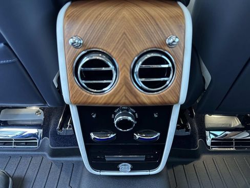 Used 2021 Rolls-Royce Cullinan AWD/4WD image 14