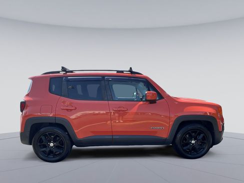 Used 2017 Jeep Renegade Latitude w/ Popular Equipment Group FWD image 10