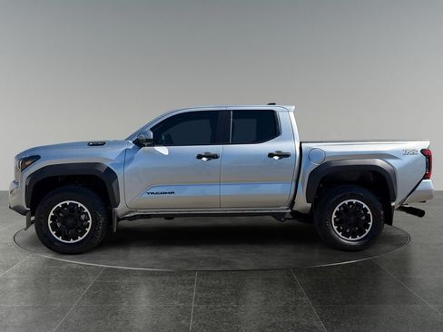 Used 2025 Toyota Tacoma TRD Off-Road w/ TRD Off Road Upgrade Package AWD/4WD image 5