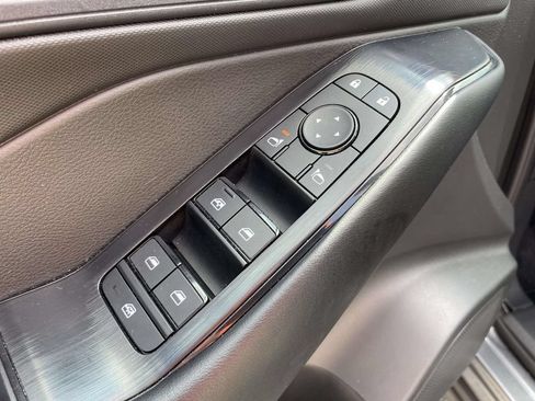 Used 2025 Nissan Rogue S FWD image 17