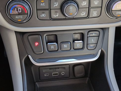 Used 2019 GMC Terrain SLT w/ Preferred Package image 26