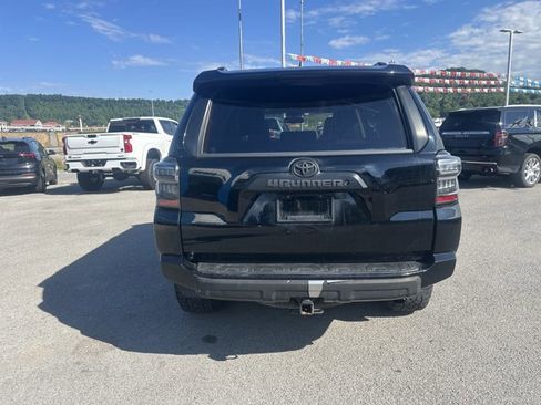 Used 2018 Toyota 4Runner TRD Off-Road Premium AWD/4WD image 6