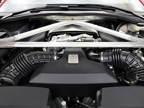 Used 2023 Aston Martin V8 Vantage Coupe RWD image 27