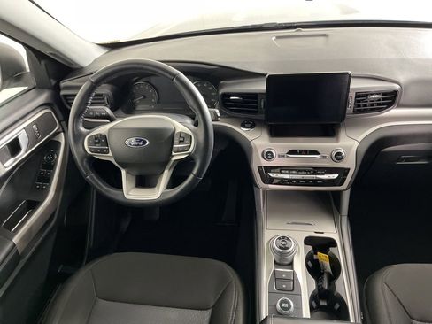 Used 2023 Ford Explorer XLT image 6