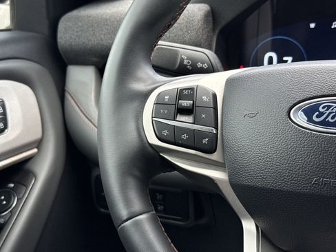 Used 2025 Ford Explorer Active RWD image 14