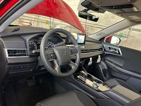 New 2026 Mitsubishi Outlander ES image 10