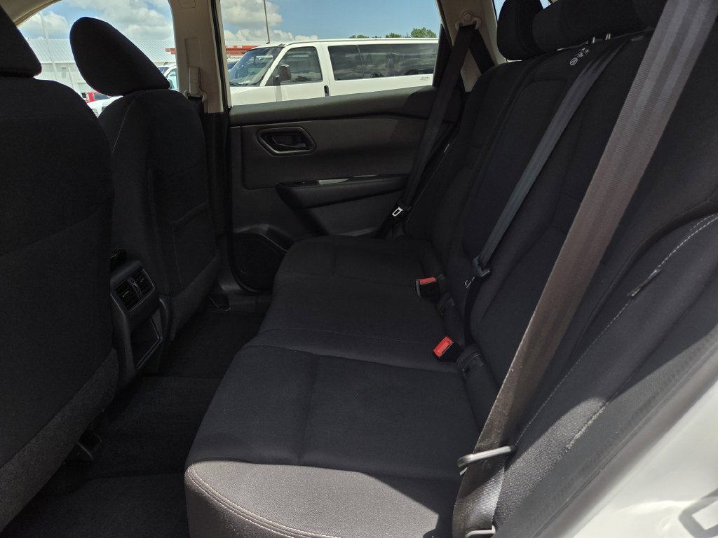 Used 2024 Nissan Rogue S FWD image 19