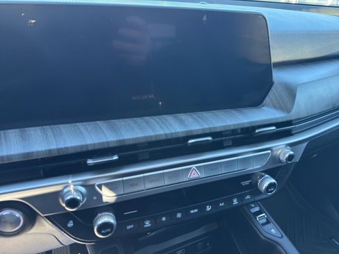 Used 2025 Kia Telluride EX w/ EX Captain's Chair Package image 12