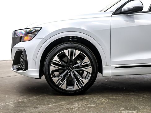 Used 2024 Audi Q8 Premium Plus image 11