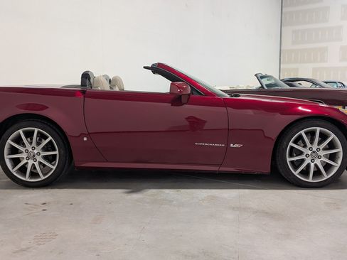 Used 2006 Cadillac XLR V RWD image 18