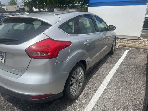Used 2017 Ford Focus Titanium FWD image 3
