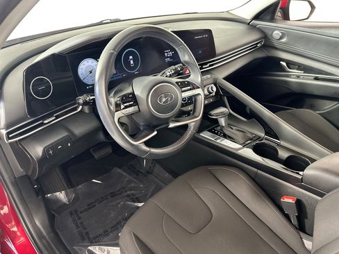 Used 2023 Hyundai Elantra SEL w/ Convenience Package FWD image 9